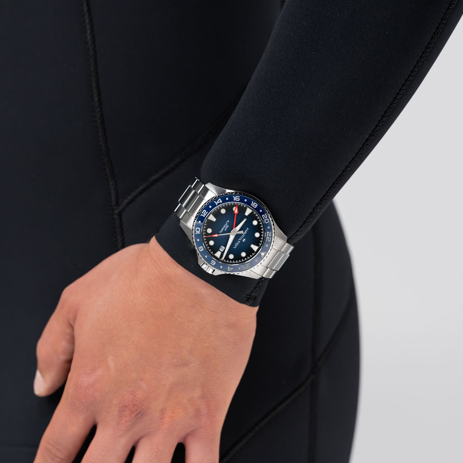 Hamilton Khaki Navy Scuba Auto GMT 43mm - H82535140 - Bilde 2